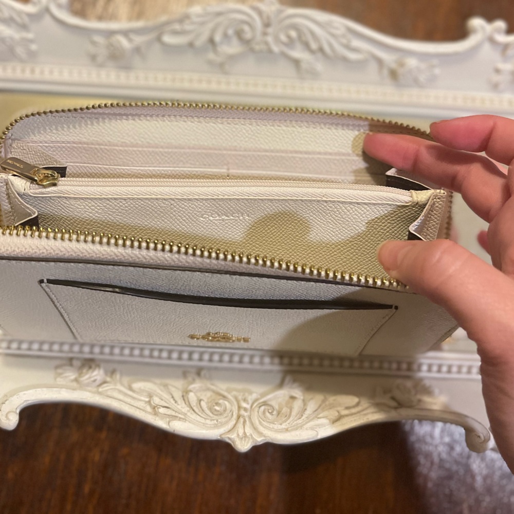 Coach Accordion White Refined Pebble Leather Zip Around Wallet - Picture 6 of 15